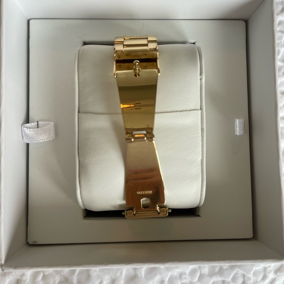 Michael Kors Smart Watch - Picture 5 of 8